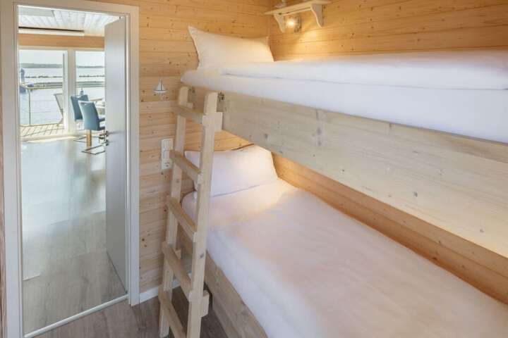 Room 2 of 39