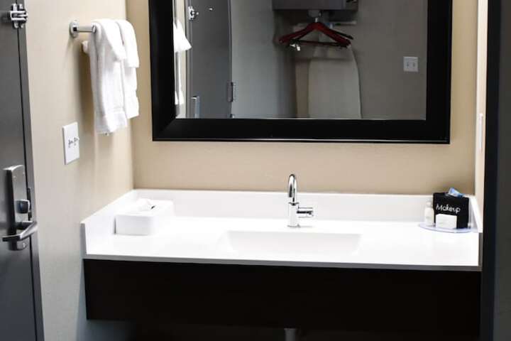 Room 25 of 42