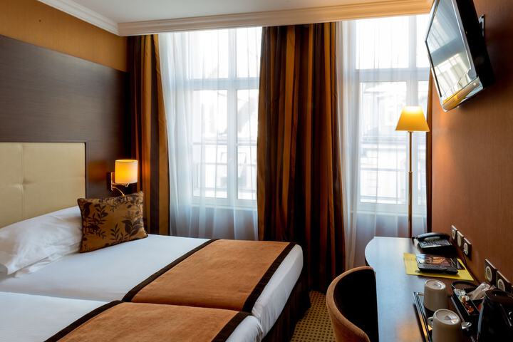 Room 12 of 86