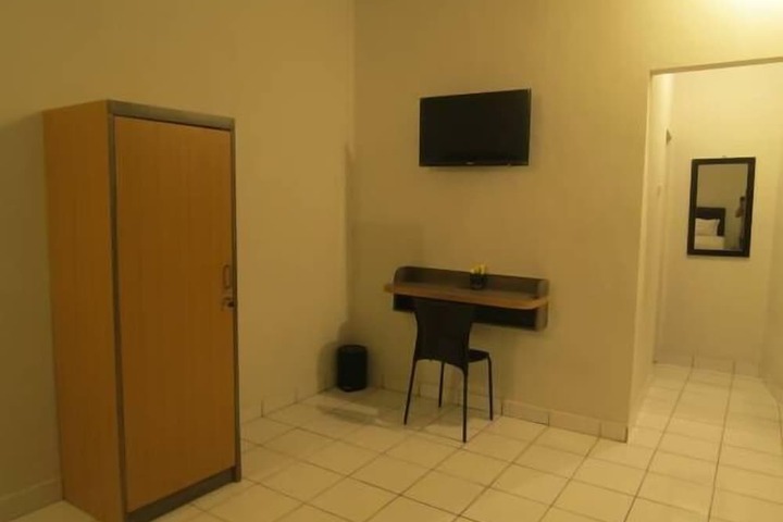 Room 17 of 35