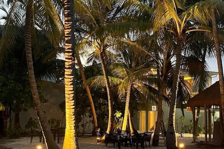 Hotel Exterior 93 of 101