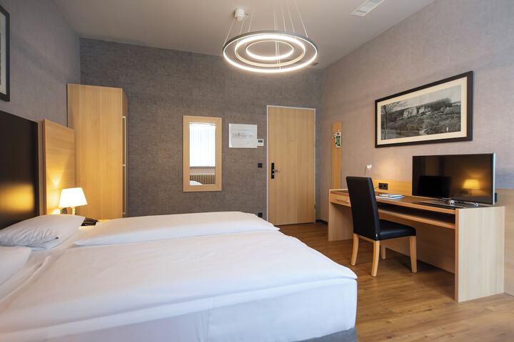 Room 12 of 98