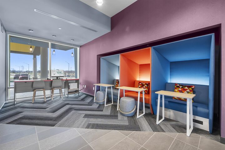 Business Center 36 of 39