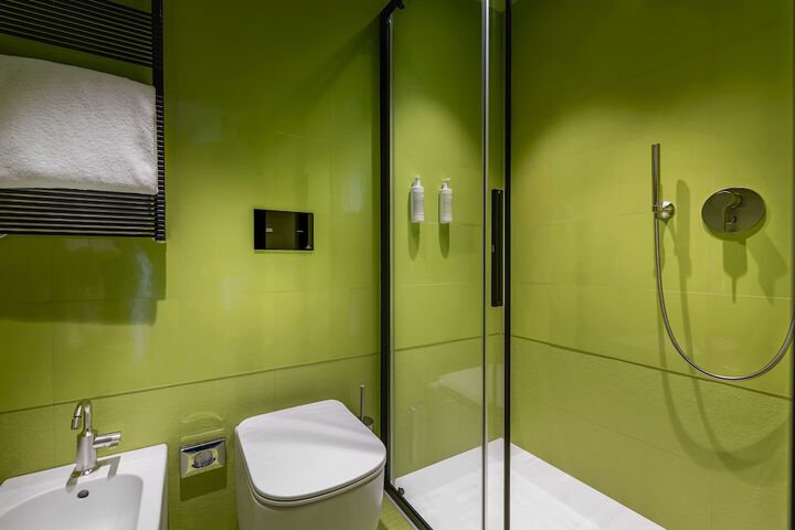 Room 26 of 127