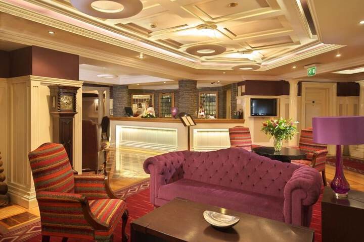 Entrance & Lobby