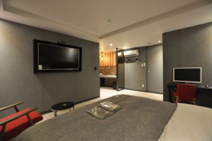 Room 28 of 76