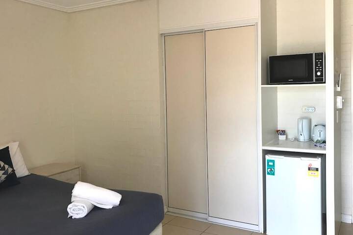 Room 4 of 32