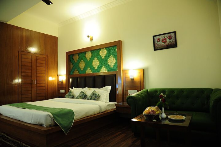 Room 26 of 76