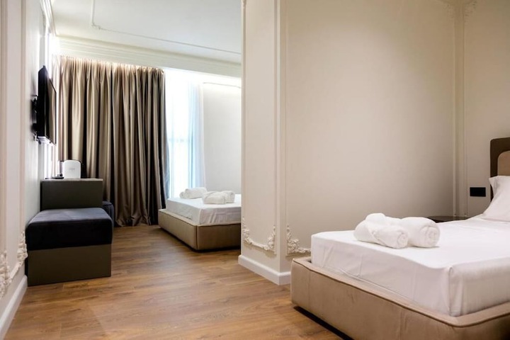 Room 6 of 30