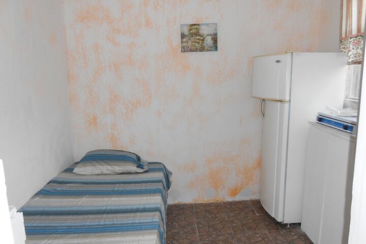 Room 6 of 80