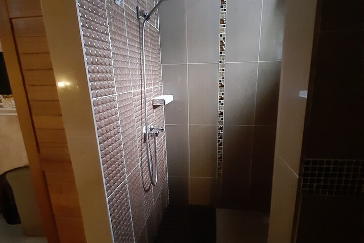 Room 15 of 33