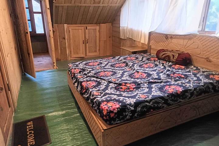 Room 7 of 28