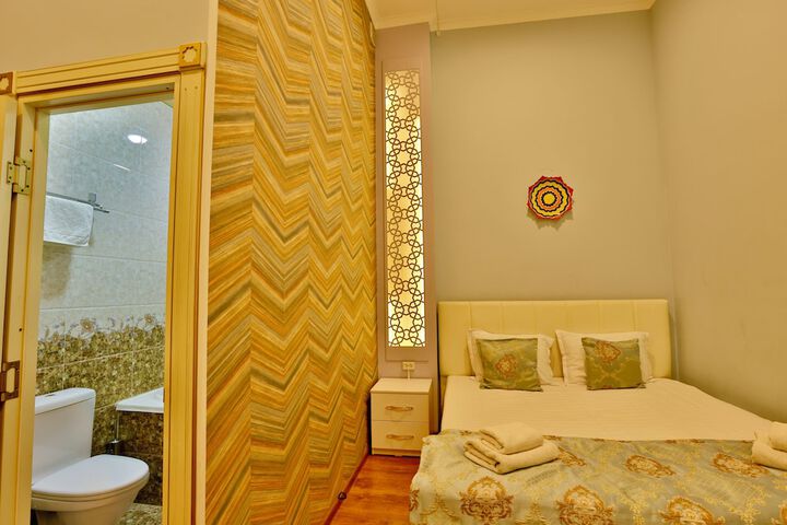 Room 10 of 31