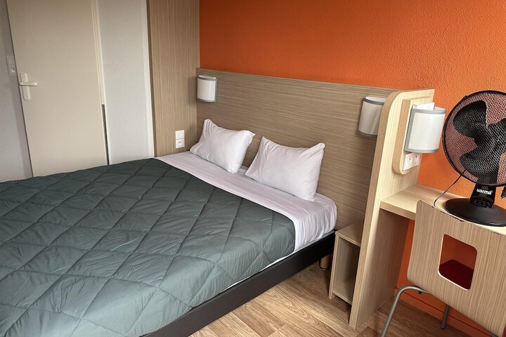 Room 11 of 27