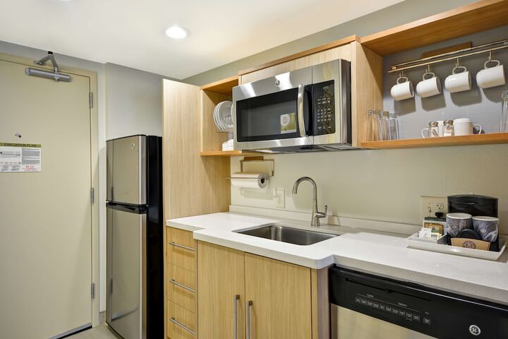 1 King Bed Studio Suite (17 of 18)