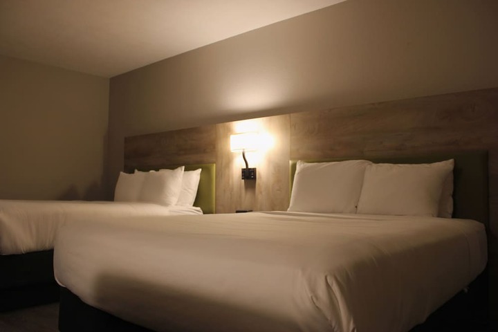 Room 8 of 72