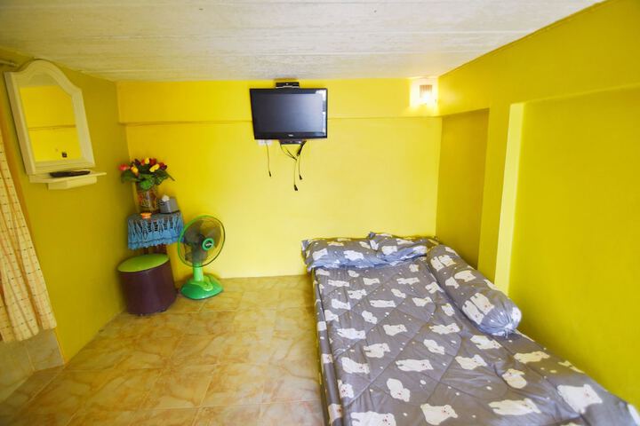 Room 11 of 38