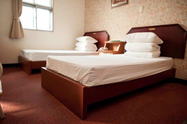 Room 6 of 27