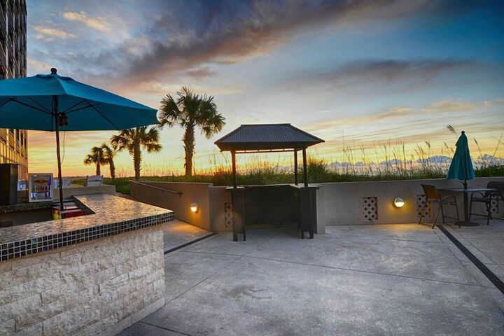 Poolside bar