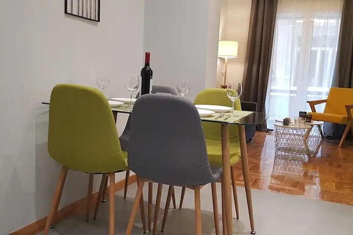 Room 6 of 18