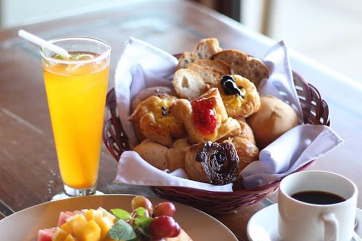 Breakfast/Coffee Service 28 of 40