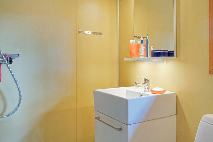 Room 10 of 14