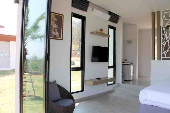 Room 4 of 52