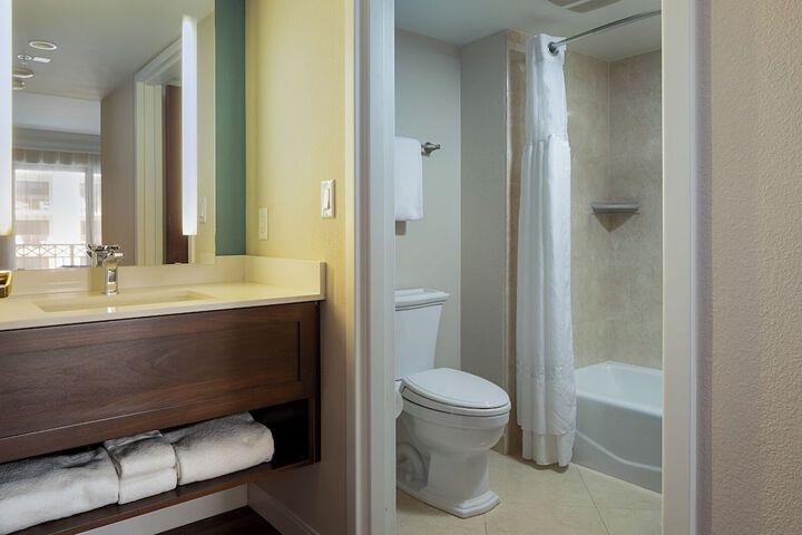 Room 32 of 42