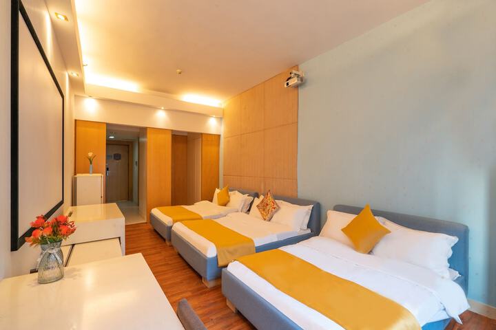 Room 9 of 36