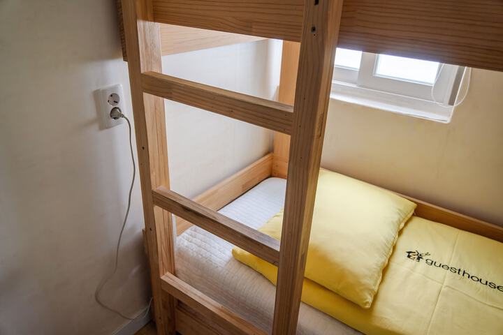Room 27 of 60