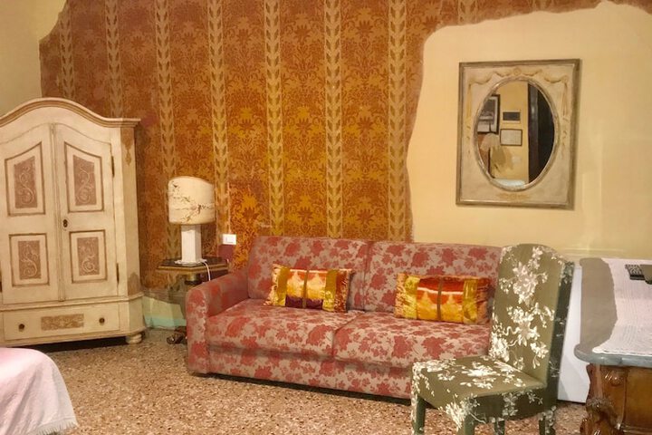 Room 7 of 72