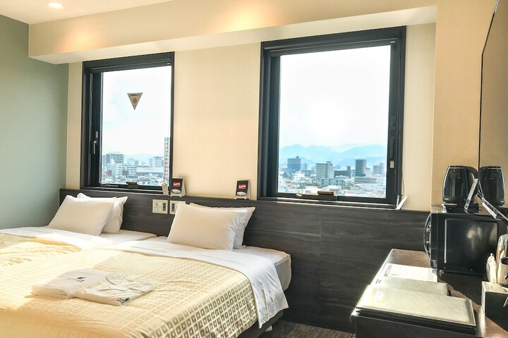 Room 4 of 13