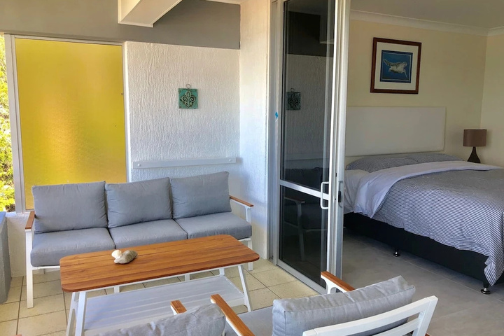 Room 4 of 12