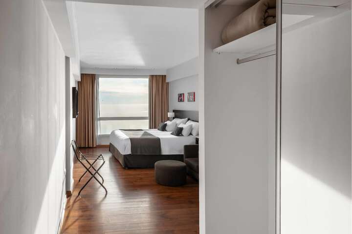 Room 19 of 104