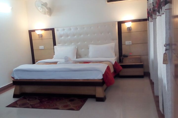 Room 27 of 120