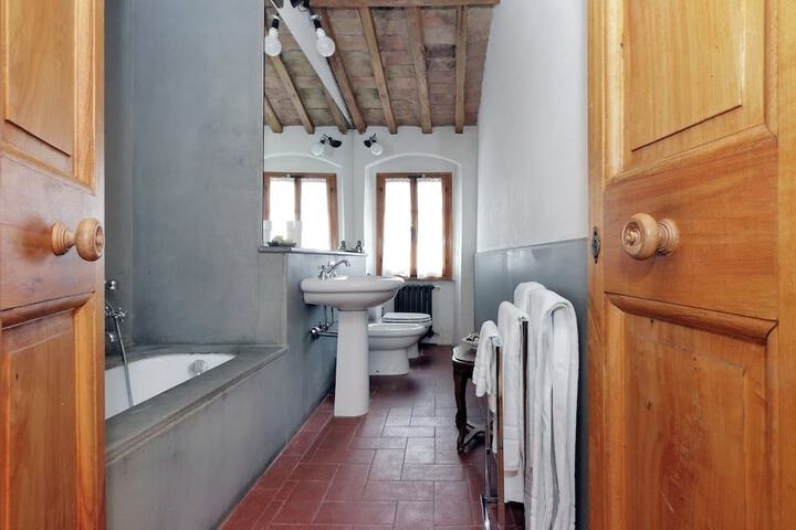 Room 70 of 94