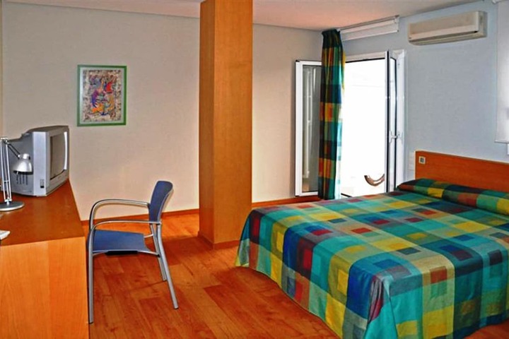 Room 9 of 31