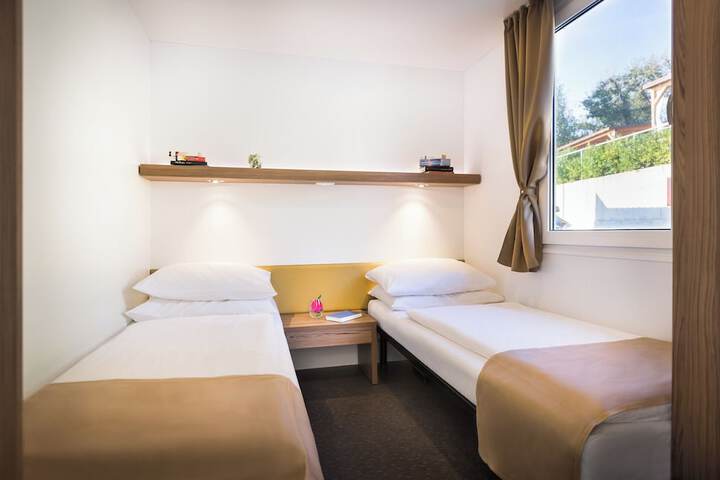 Room 10 of 117