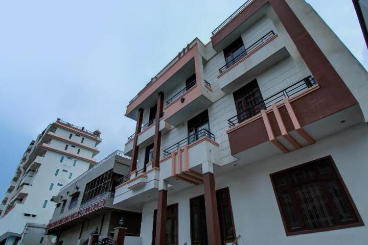 OYO 15892 Friends Residency