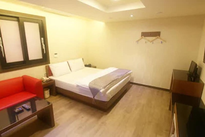 Room 8 of 29