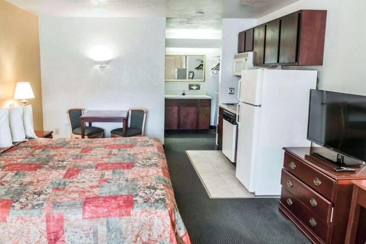 Efficiency 2 Queen Beds (9 of 13)