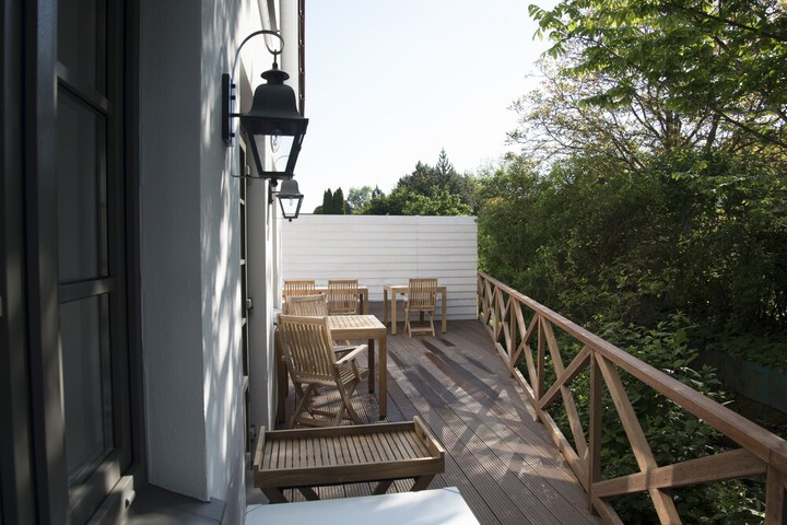 Sundeck 4 of 9