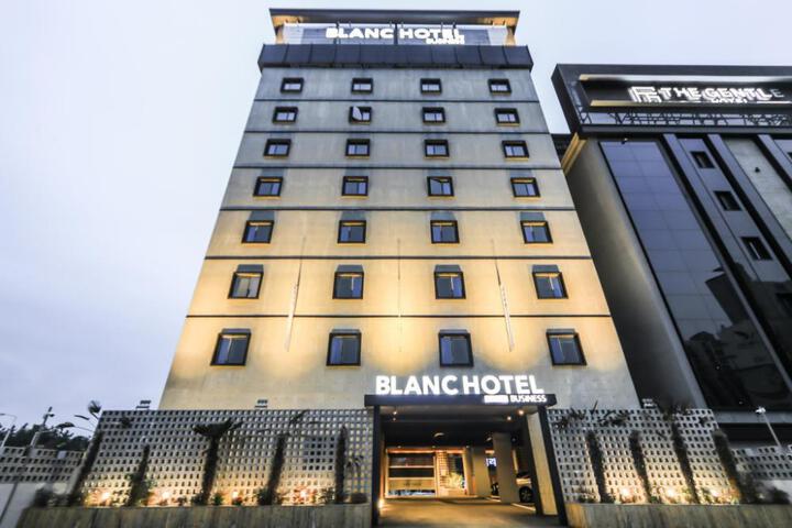 Busan Gangseo Sinhodong Blanc Hotel