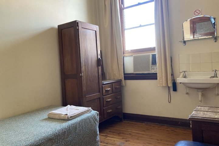 Room 3 of 11