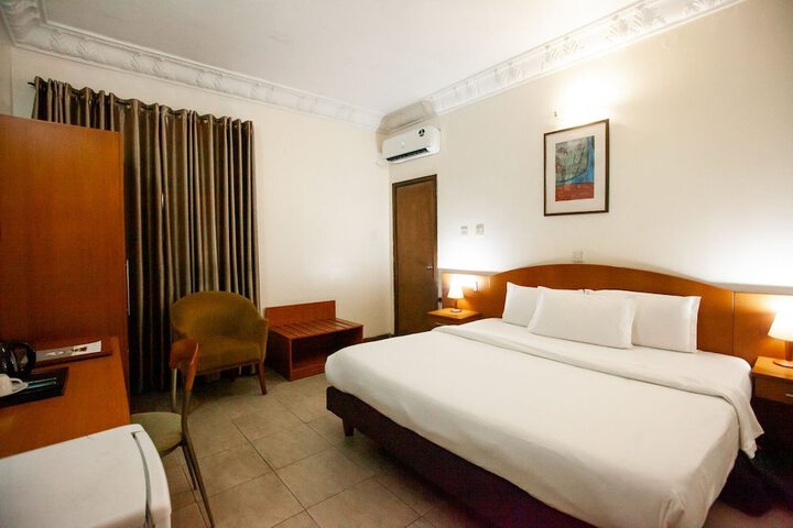Room 2 of 9