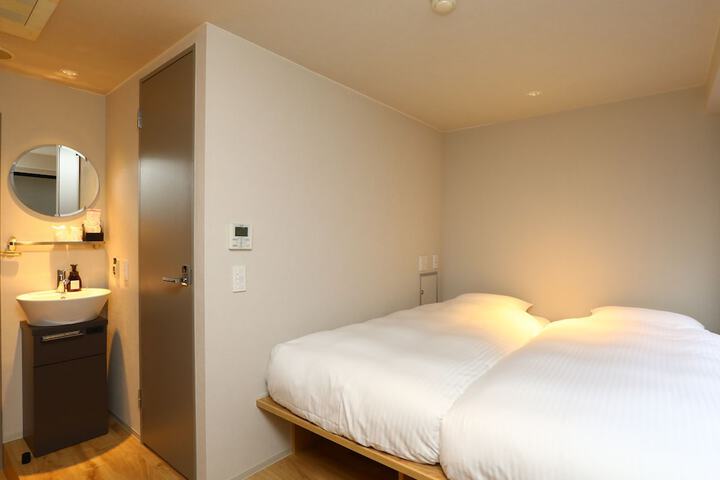 Room 7 of 51