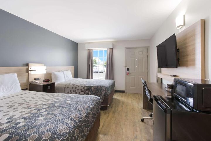 Standard Room, King or Two Doubles (10 of 11)