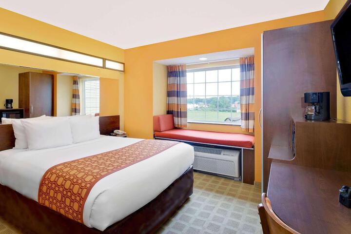 1 Queen Bed (1 of 18)