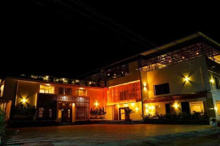 Exterior of Wow Hotels