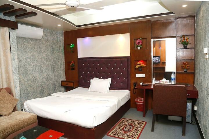 Room 5 of 74